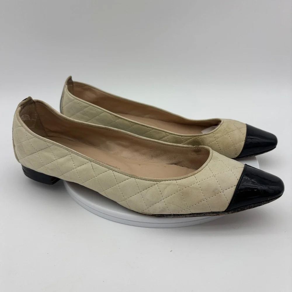 MANOLO BLAHNIK Leather Ballet Flat Quilted Cream Shoe Cap Toe Pointed Toe Patent